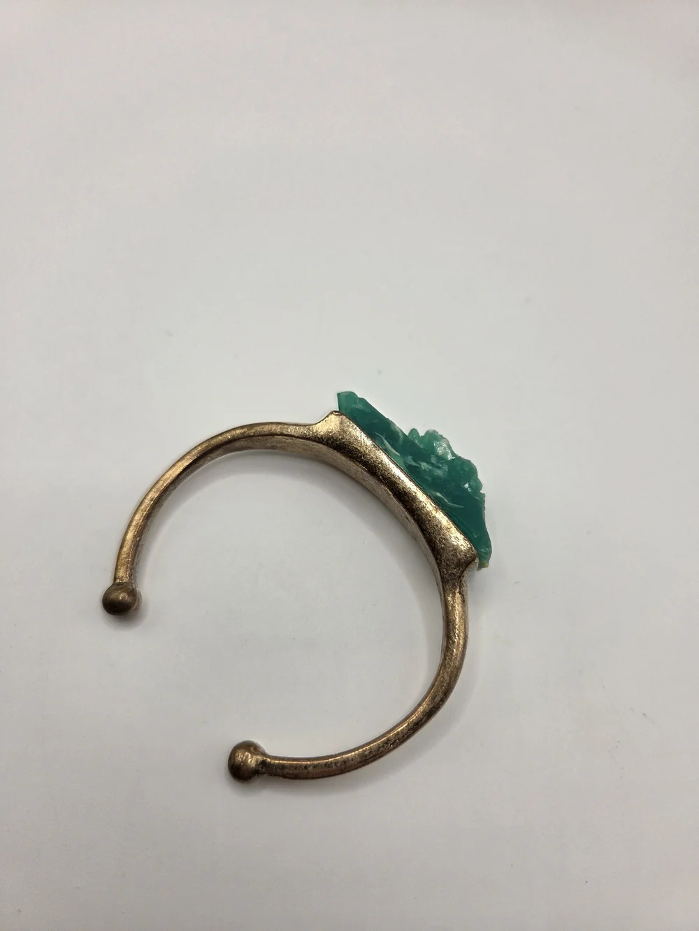 1528. Gold Tone Cuff Bracelet With Green Raw Stone